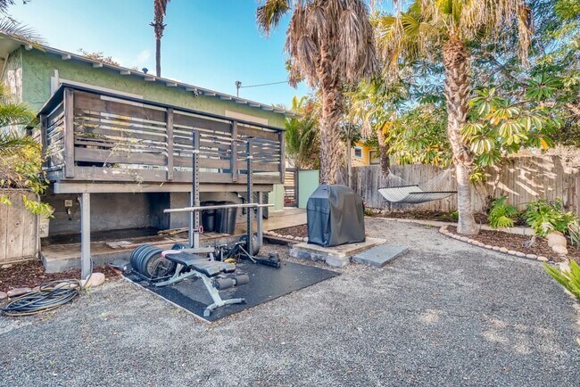 Building Photo - Quaint Remodeled 2 Bedroom Home in South Park