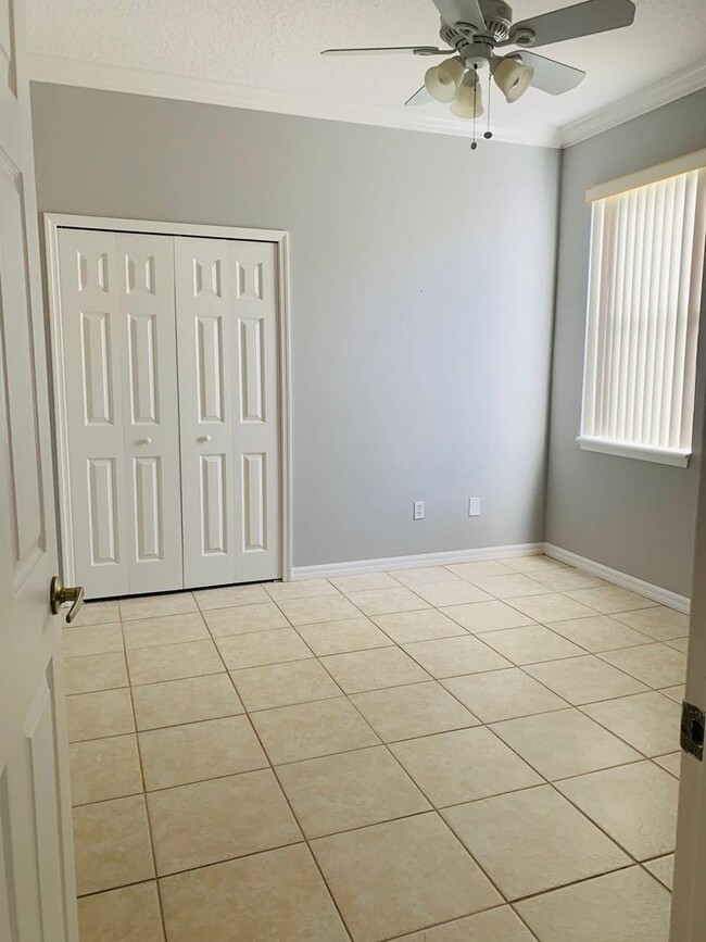 Building Photo - Beautiful 4 bed 3 bath plus Office and Pri...