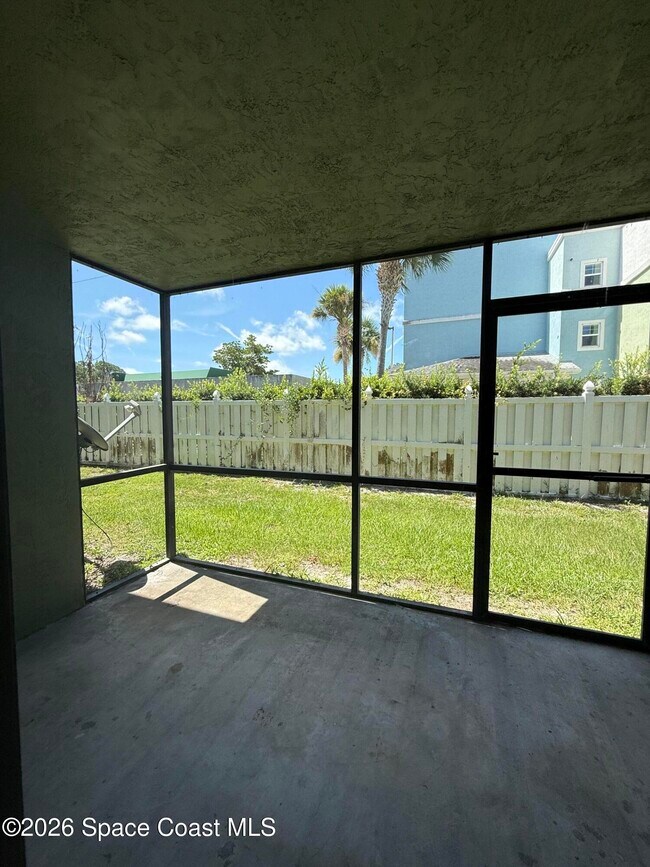 Building Photo - 1566 University Ln
