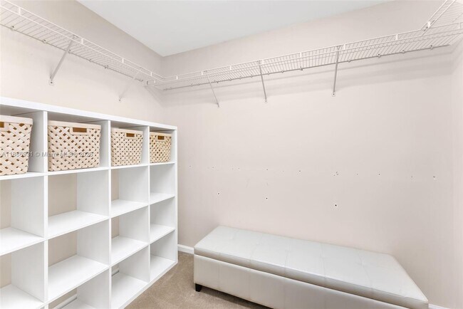 Building Photo - 420 Montclaire Dr