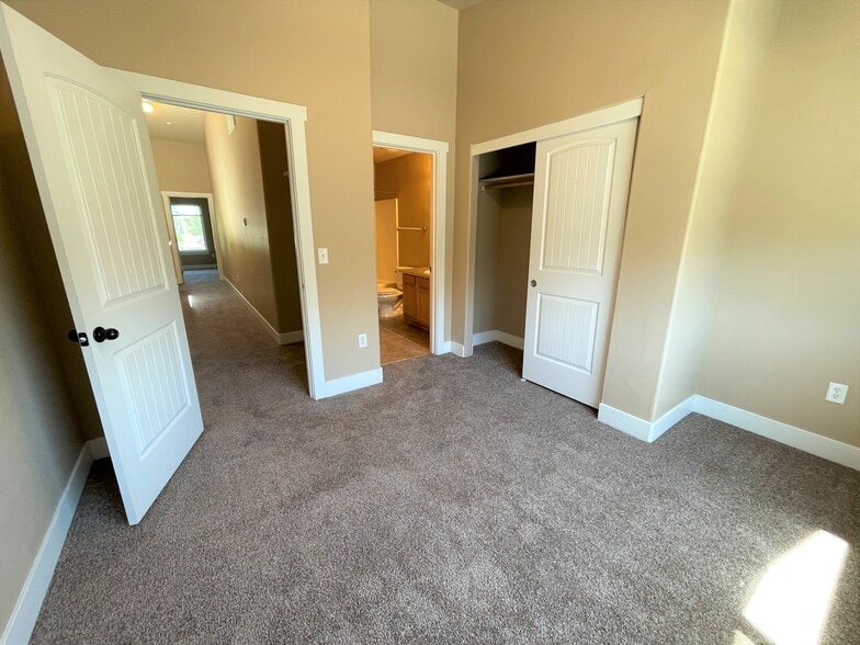 Building Photo - 16650 N Profit Cir