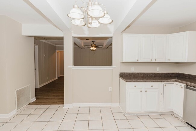 Building Photo - 2780 Hall Dr SE