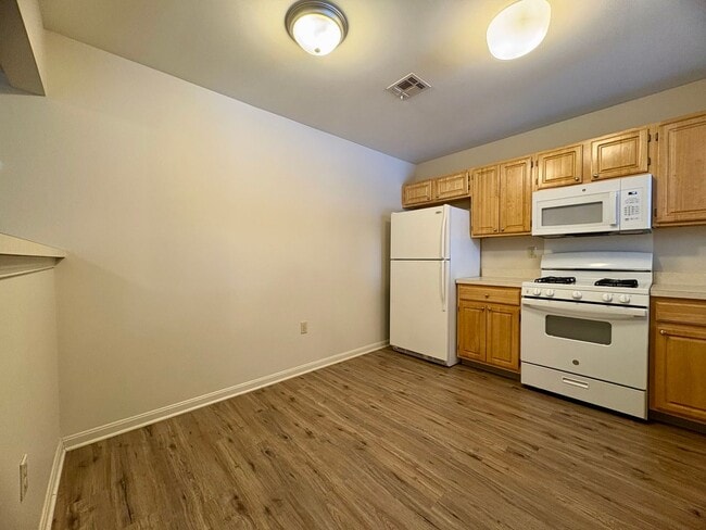 Building Photo - 3 Bedroom 2.5 Bathroom Townhome in Hummelstown!