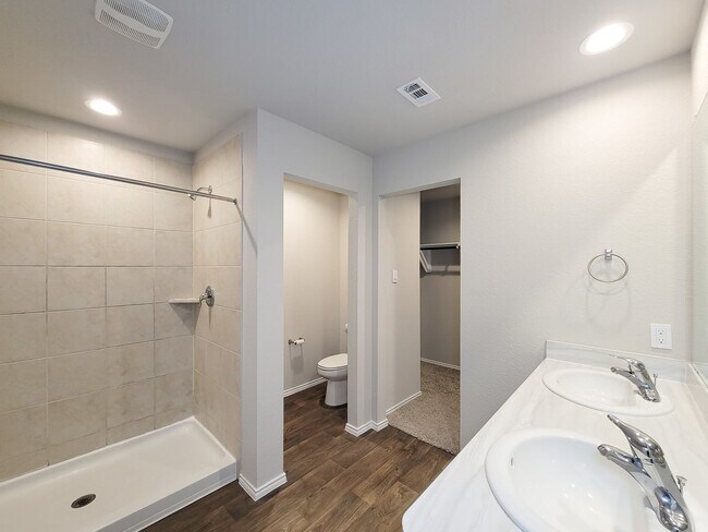 Building Photo - The price is right and the location is even better! Take a look TODAY at this like-new, 3/2, open...