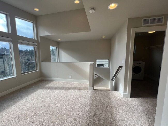 Building Photo - Newcastle Home