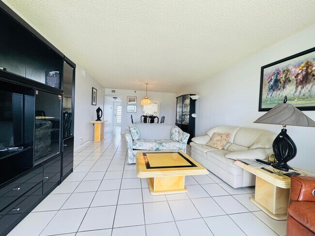 Building Photo - 2430 Deer Creek Country Club Blvd