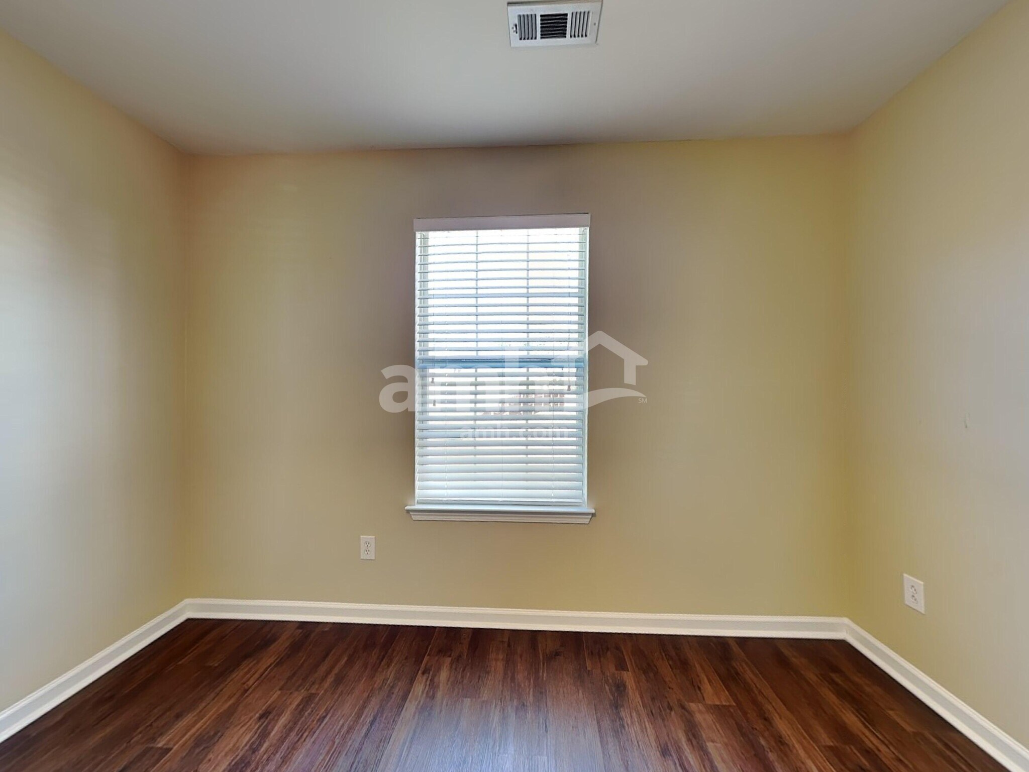 Building Photo - 144 Worcester Ln