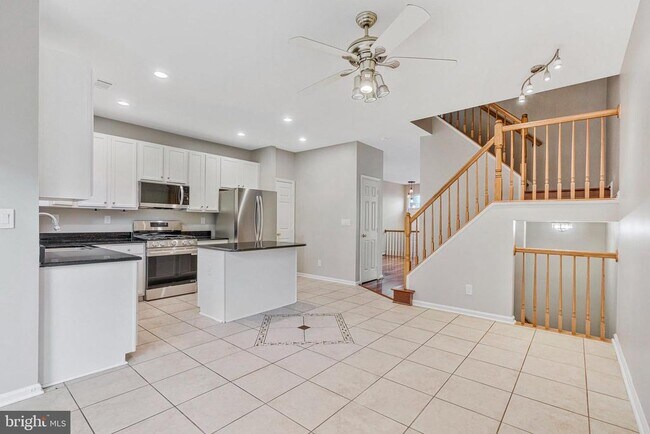 Building Photo - 2504 Woodrow Wilson Dr