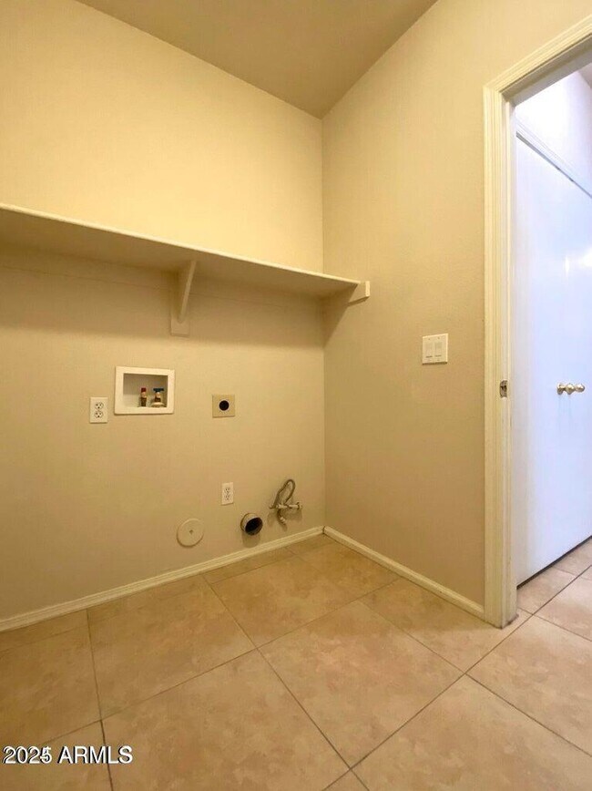 Building Photo - 2643 S 156th Ave
