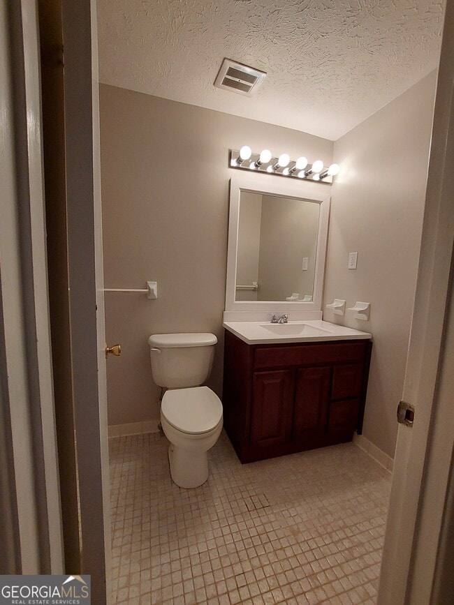 Building Photo - 710 Georgia Ave