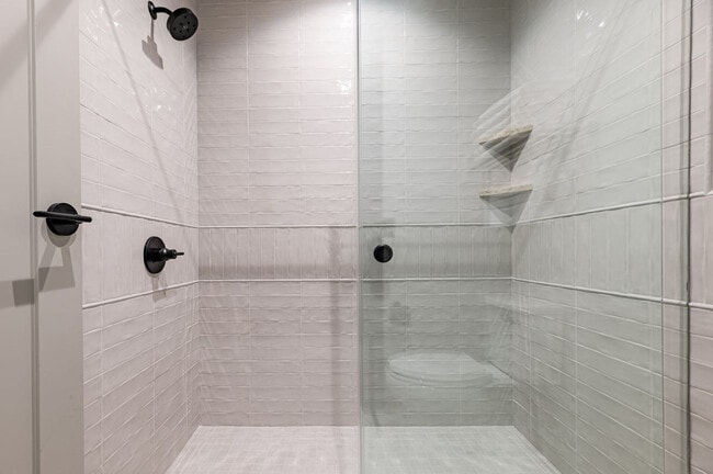 Building Photo - 1011 Canal St