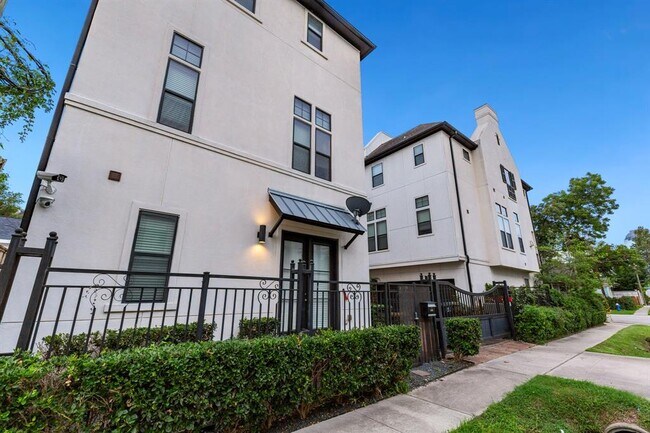 Building Photo - 1406 Hickory St