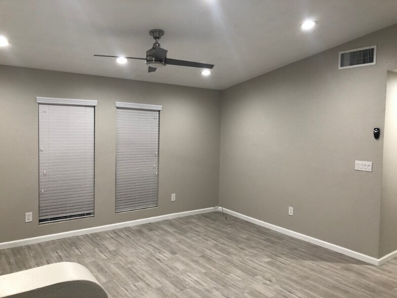 Building Photo - 2328 E 6th St