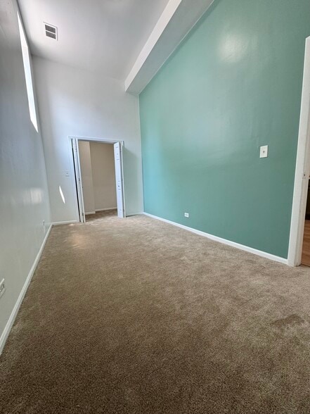 Building Photo - 647 W 48th Pl