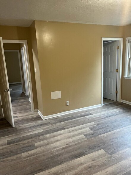 Building Photo - 1722 Shiloh Dr