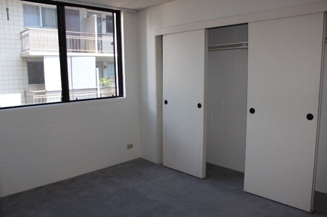 Building Photo - FOR RENT-1314 Kinau ST #204