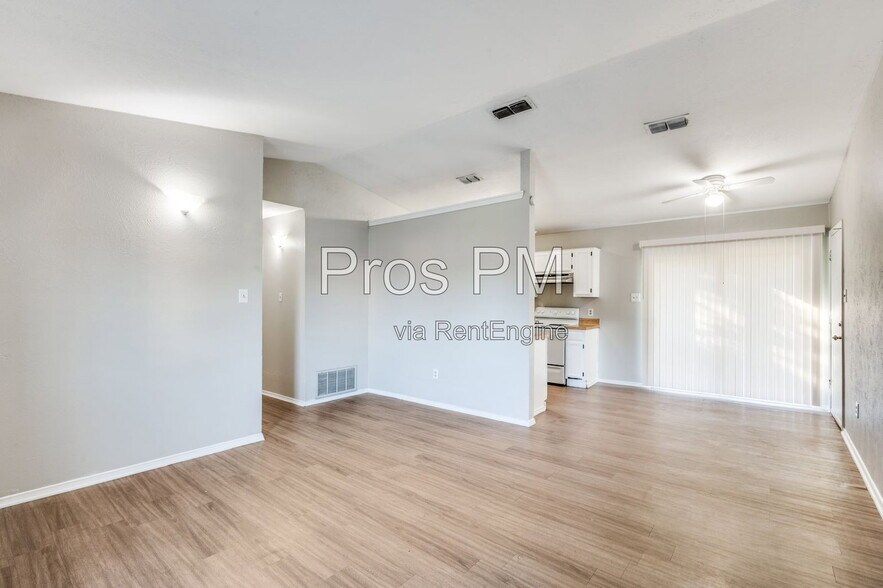 Building Photo - 2326 Newbury Dr