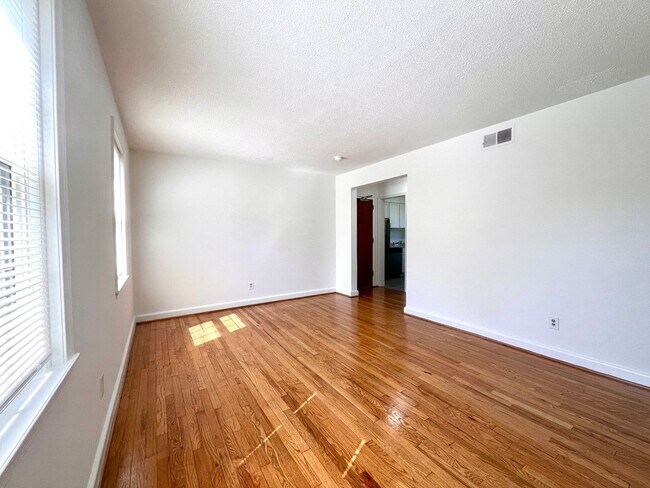 Building Photo - 2115 Suitland Terrace SE