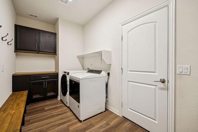 Building Photo - 2412 Rooster Ln