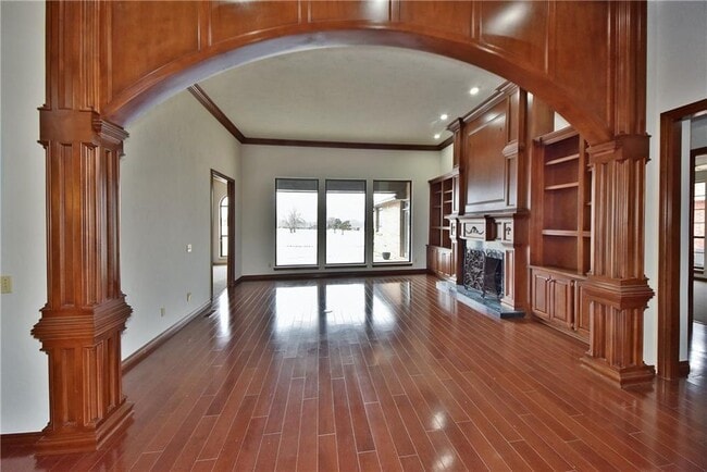 Building Photo - 1109 Irvine Dr