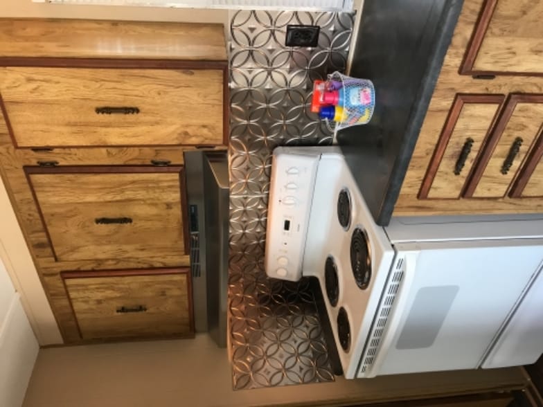 Building Photo - 833 Lovell Rd