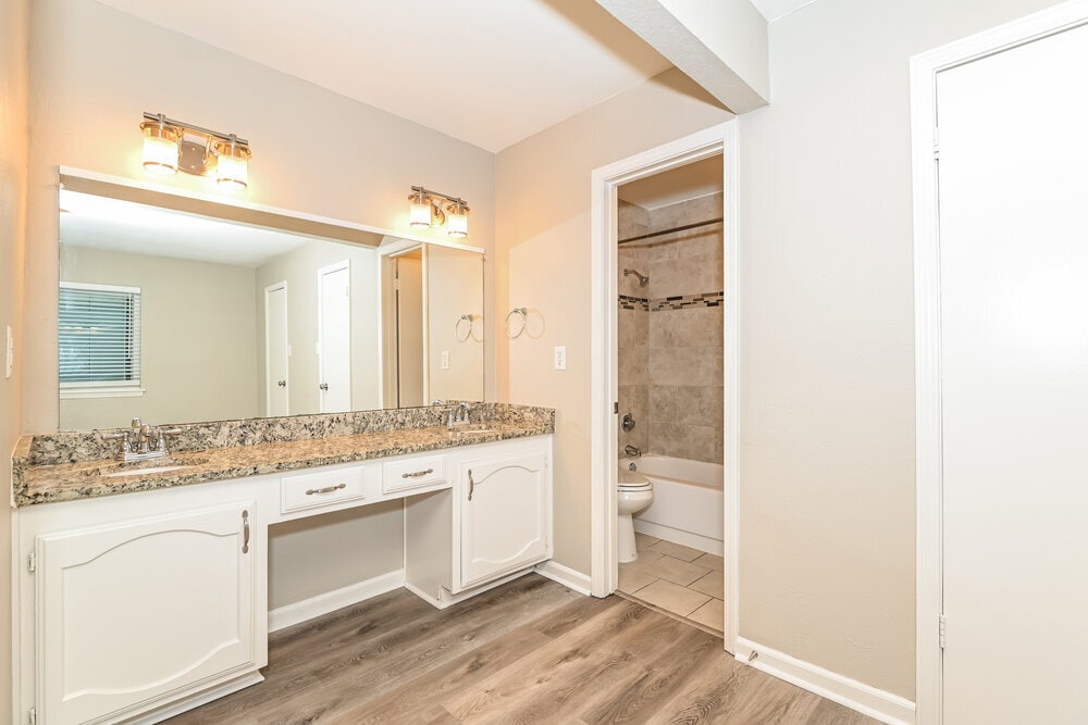 Building Photo - 1814 Uvalde St