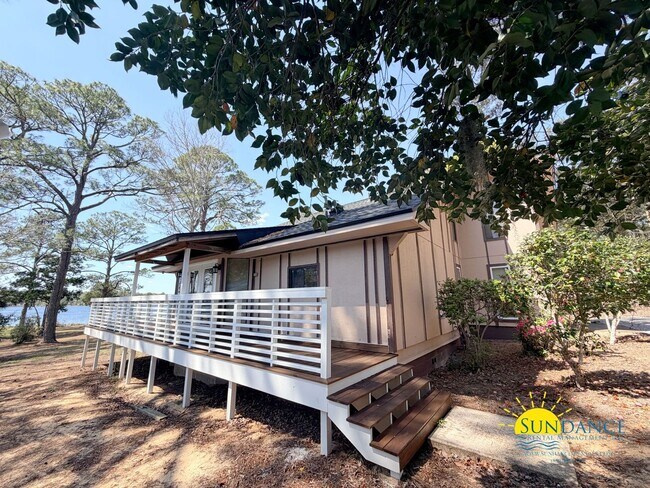 Building Photo - Waterfront 3 Bedroom Home Near E. John Sims Parkway in Niceville!