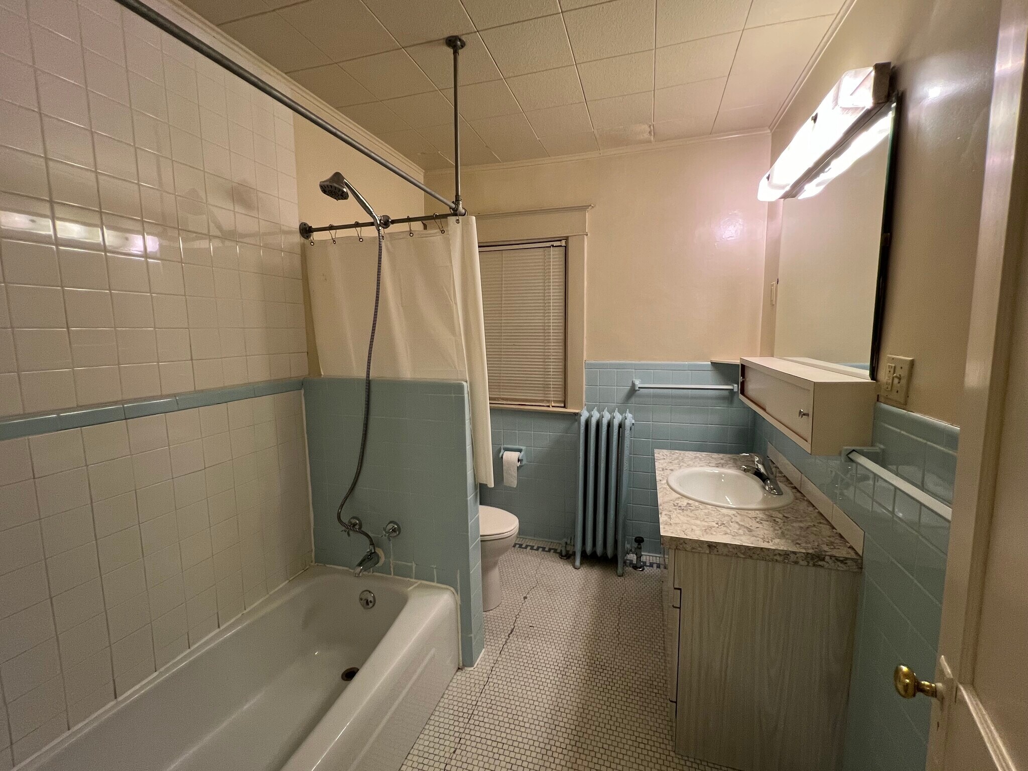 Building Photo - 222 Lafayette Ave NE