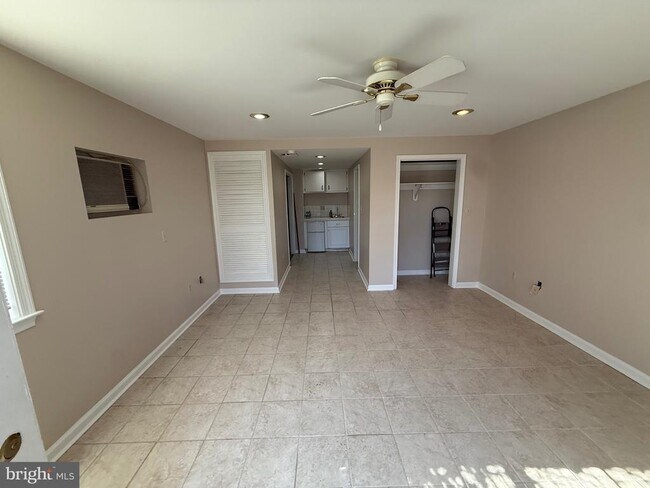 Building Photo - 9616 Burke View Ave