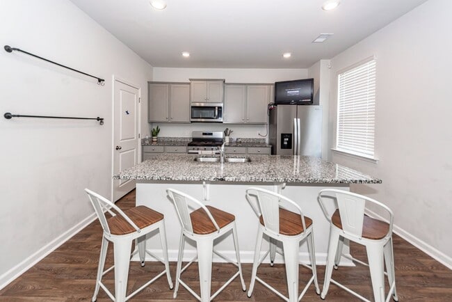 Building Photo - 4 Bedroom, 2.5 Bathroom Home in Carolina Groves - Moncks Corner