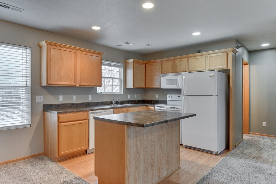Building Photo - 6759 S 181st Ct
