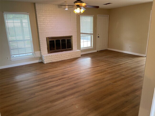 Building Photo - 2914 Arrowhead Dr