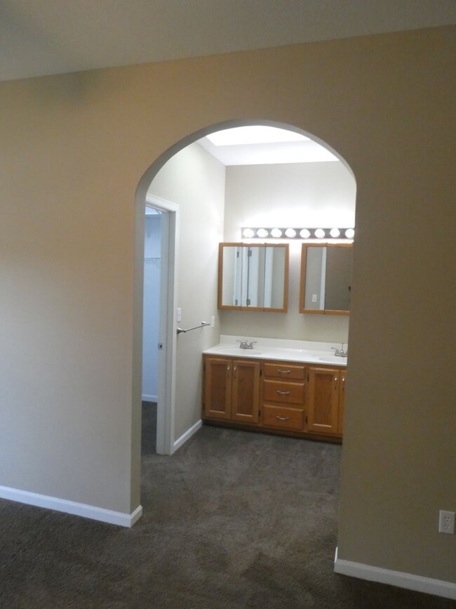 Building Photo - 3 bedroom, 2 bath house West Columbia off ...