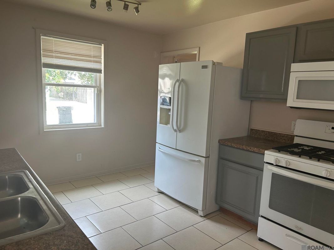 Building Photo - 6072 Wilton Dr
