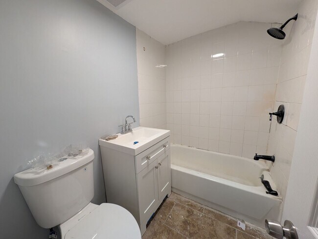 Building Photo - Charming 6-Bedroom 2-Bathroom Home in Asbury Park!