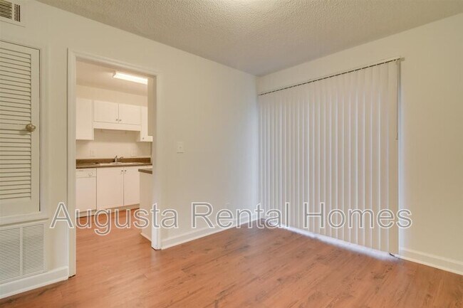 Building Photo - 2905 Arrowhead Dr