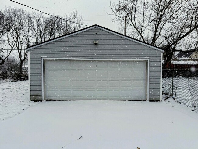 Building Photo - Well-maintained 3-bedroom, 1-bath home in Cleveland