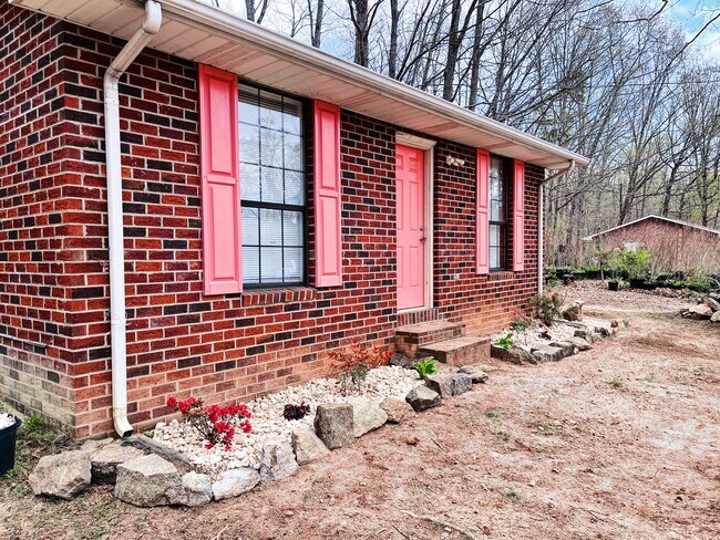 Building Photo - 268 Flowers Ln