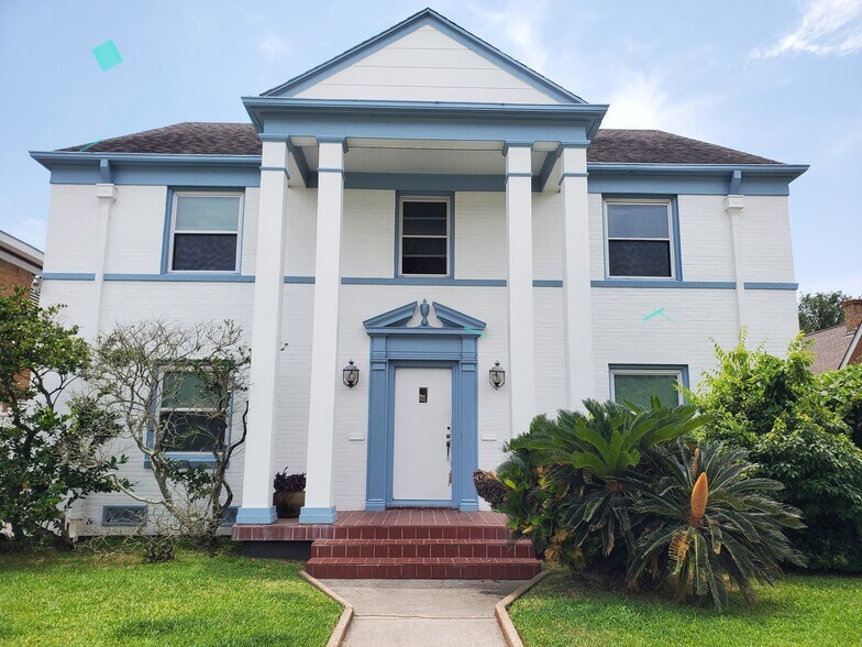 First floor is the apartment - 4309 Avenue N