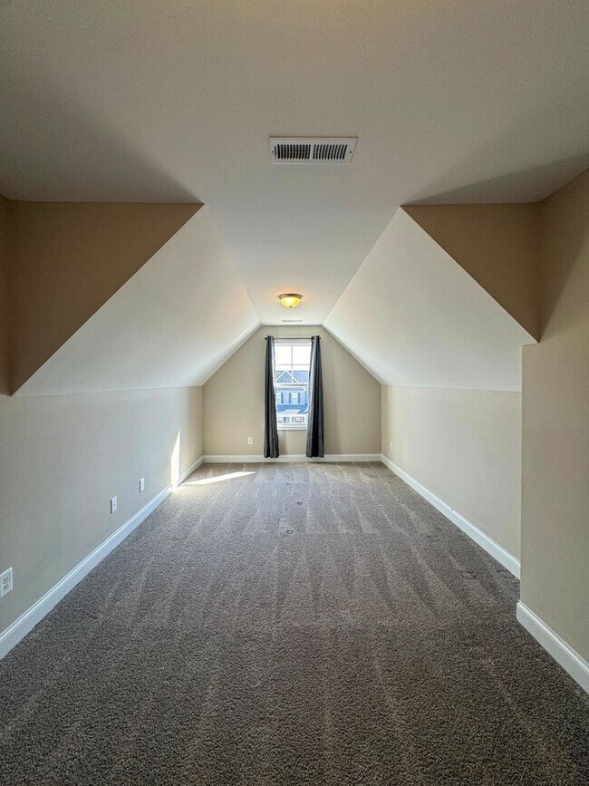 Building Photo - Beautiful 4 Bed 3 Bath Home with Easy Access to I-295