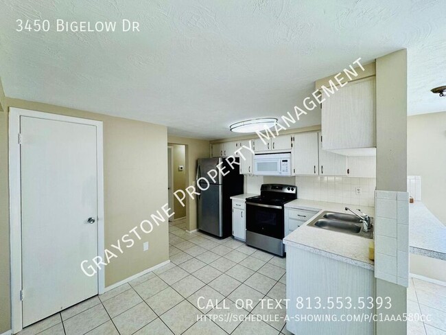 Building Photo - Conveniently Located 2-Bed, 2-Bath Home wi...