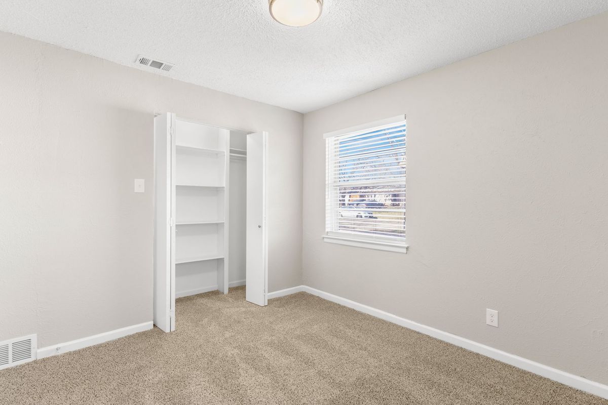 Building Photo - 714 Pleasant Valley Rd