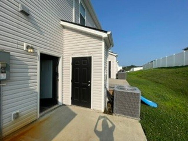 Building Photo - 4506 Skywood Ln