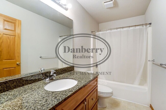 Building Photo - 1103 N Byrne Rd