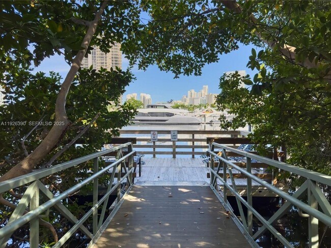 Building Photo - 19655 E Country Club Dr