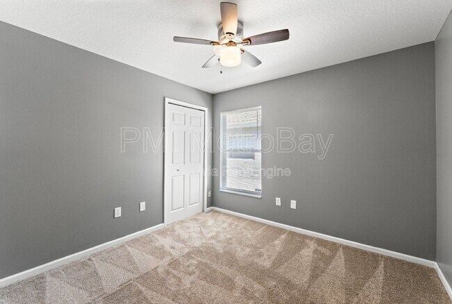 Building Photo - 1010 Summer Breeze Dr