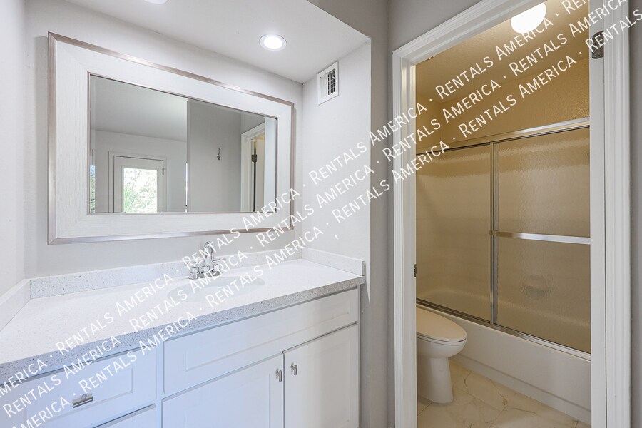 Building Photo - 4850 E Desert Cove Ave