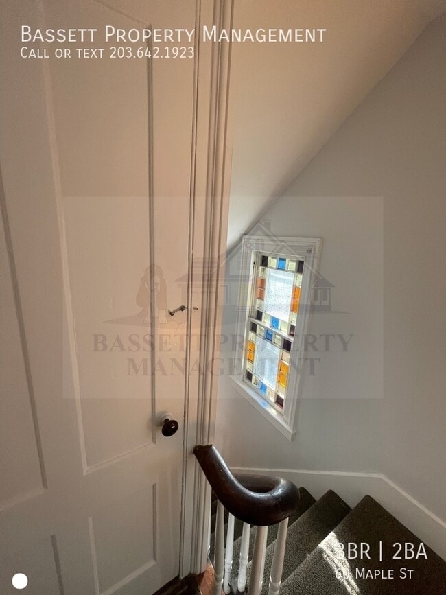 Building Photo - 60 Maple St