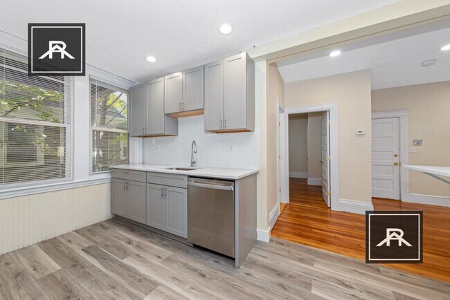 Building Photo - 3 bedroom in Brighton MA 02135