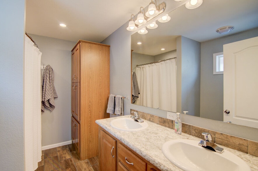 Building Photo - 120 Barnwood Cir